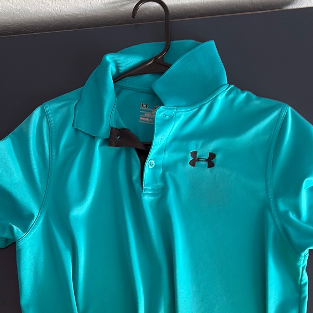 Under Armour Blue Polo Shirt with Moisture-Wicking Fabric